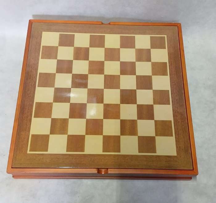 Chessboard Box