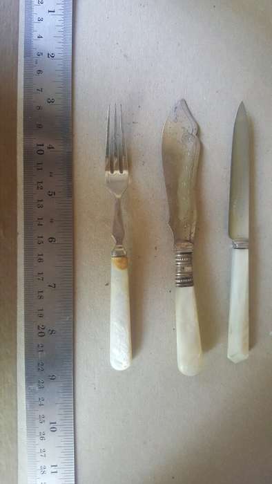 Vintage - Set Of 3 Mixed Pearlescent Handled Cutlery