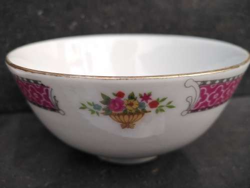 China - Porcelain - Pink Floral Pattern And Gold Gilding - Set Of 4 Rice Bowls And 3 Saucers