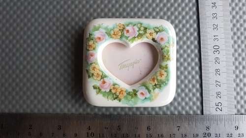 Vintage! Taiwan - Terragrafics - Floral Heart - Ceramic Photo Frame