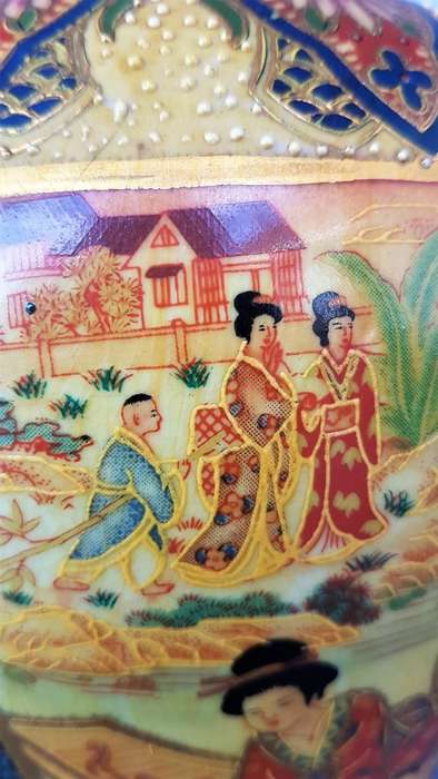 Vintage! Early-Mid Century Chinese Satsuma Style Vase.
