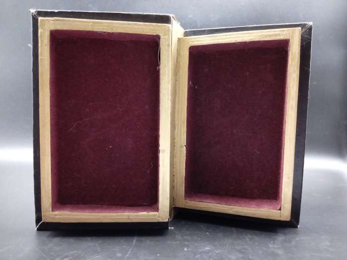 Vintage! Secret Book Hidden Compartment Safe Box William Shakespeare King Henry VIII