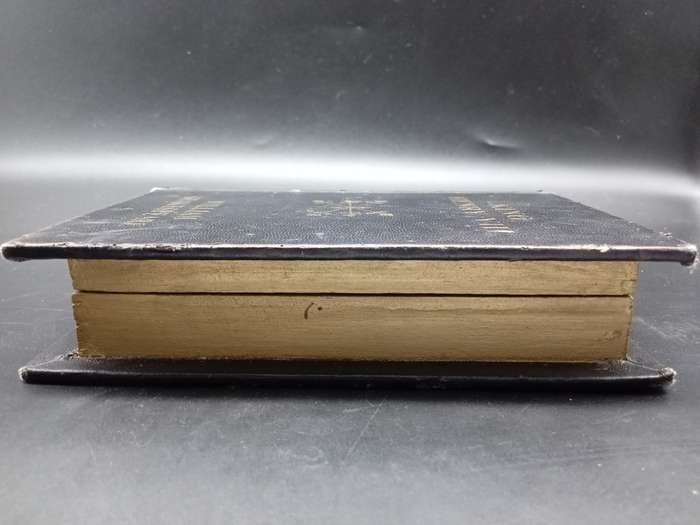 Vintage! Secret Book Hidden Compartment Safe Box William Shakespeare King Henry VIII