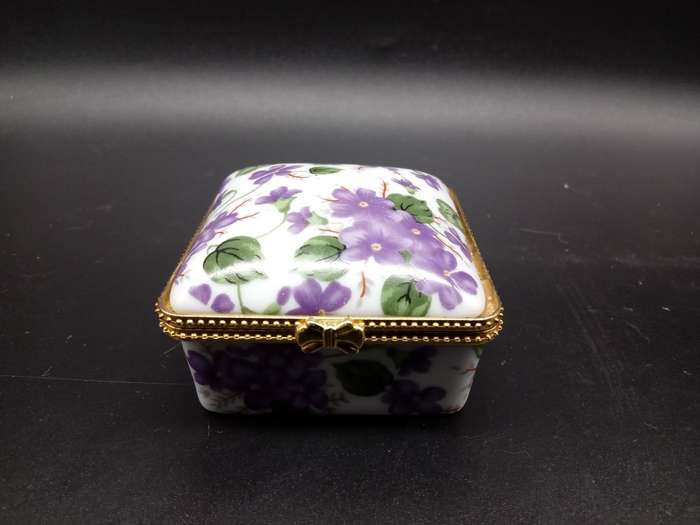 Vintage! Hand Painted Ceramic & Gold Toned Porcelain Pill /Trinket Box.