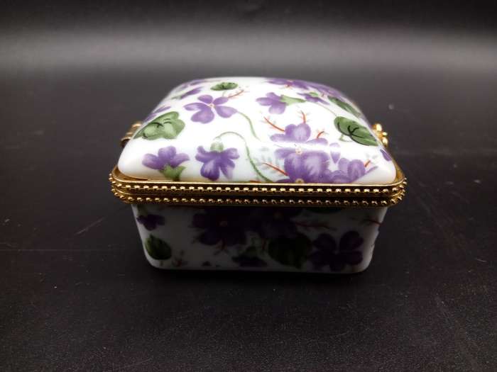 Vintage! Hand Painted Ceramic & Gold Toned Porcelain Pill /Trinket Box.