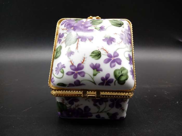 Vintage! Hand Painted Ceramic & Gold Toned Porcelain Pill /Trinket Box.