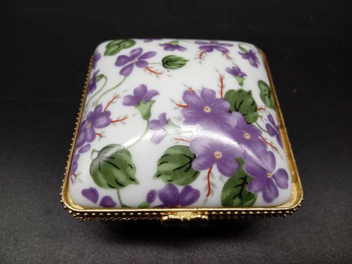 Vintage! Hand Painted Ceramic & Gold Toned Porcelain Pill /Trinket Box.