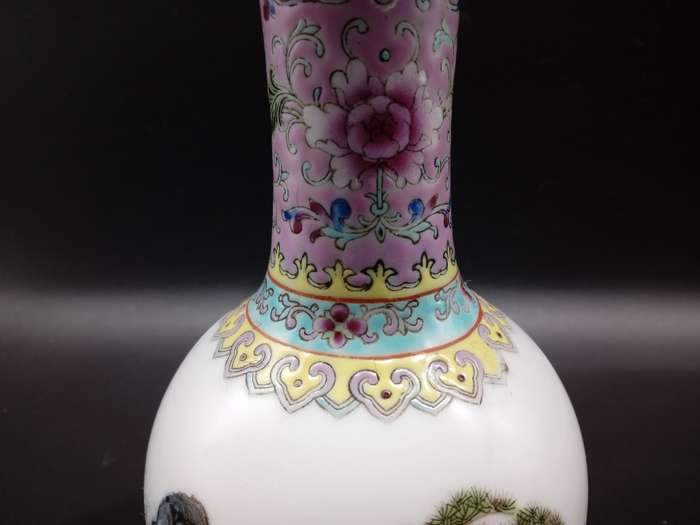 Vintage! Chinese Porcelain - Famille Rose - Detailed Lanscape - Jingsezhen Vase