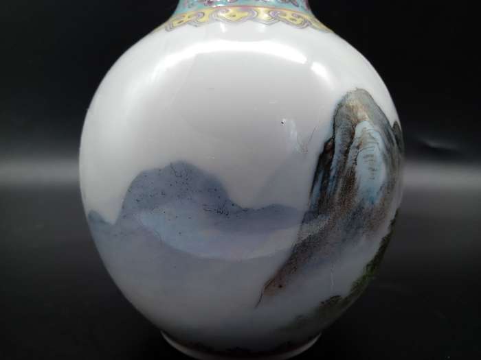 Vintage! Chinese Porcelain - Famille Rose - Detailed Lanscape - Jingsezhen Vase