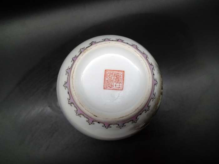 Vintage! Chinese Porcelain - Famille Rose - Detailed Lanscape - Jingsezhen Vase