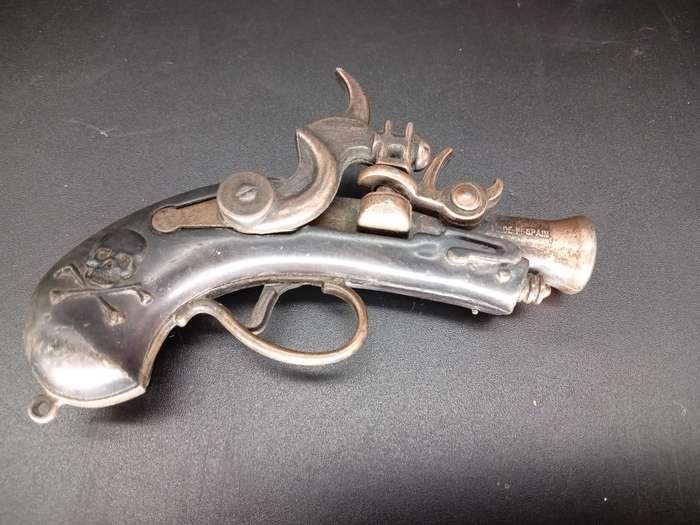 Vintage! Pirata Toy Cap Gun Flintlock Pistol Key Chain.