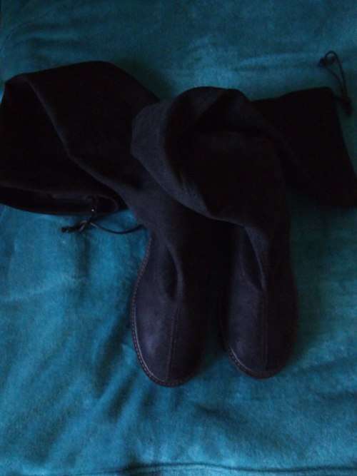 Black Boots Size 6 (above the knee)