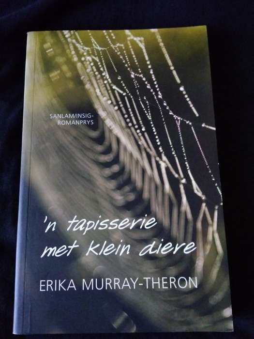 `n Tapisserie met klein diere - Erika Murray-Theron