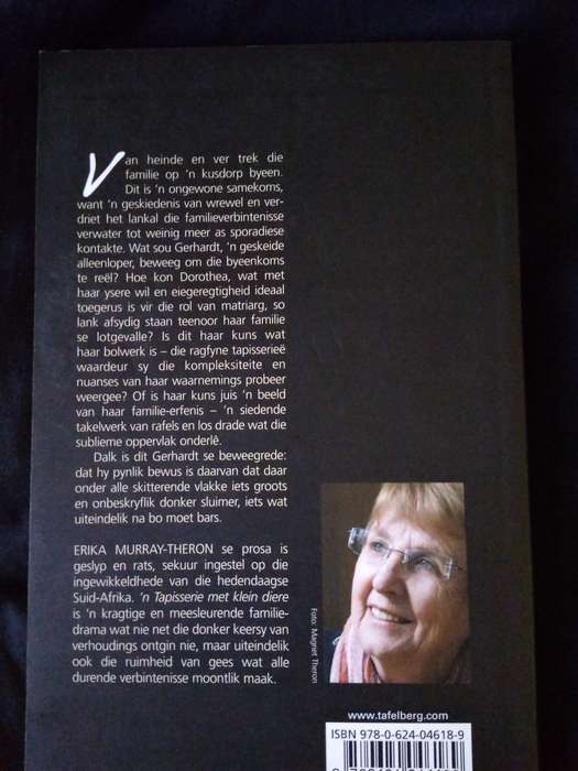 `n Tapisserie met klein diere - Erika Murray-Theron