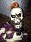CERAMIC FIGURINE PIRATE SKULL STAB