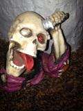 CERAMIC FIGURINE PIRATE SKULL KNIFE