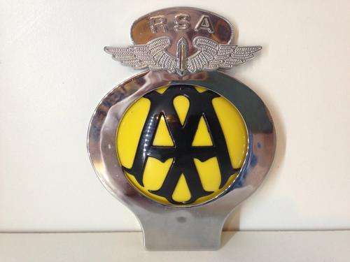AA MOTOR BADGE - PLASTIC BADGE & VERY GOOD CONDITION - GREAT FIND -