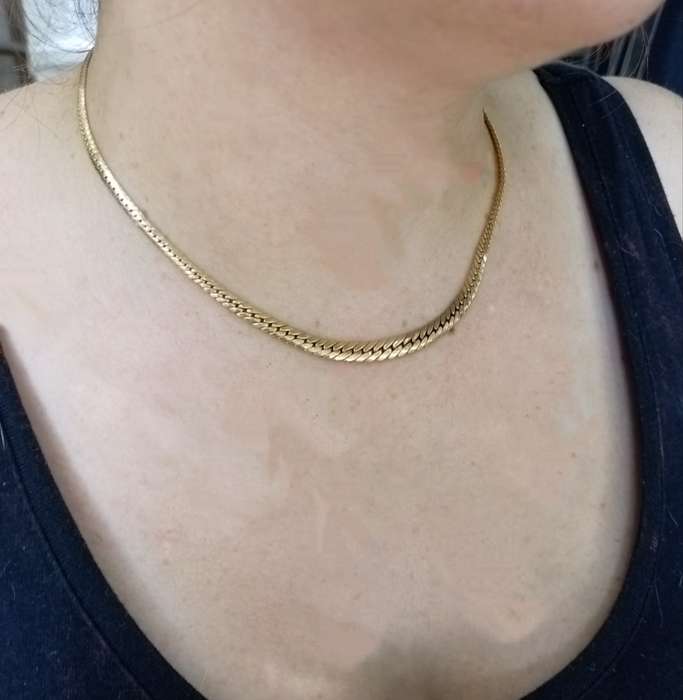 Beautiful `ITALY 9CT GOLD` Ladies SNAKE CHAIN.