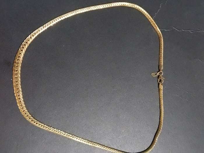Beautiful `ITALY 9CT GOLD` Ladies SNAKE CHAIN.