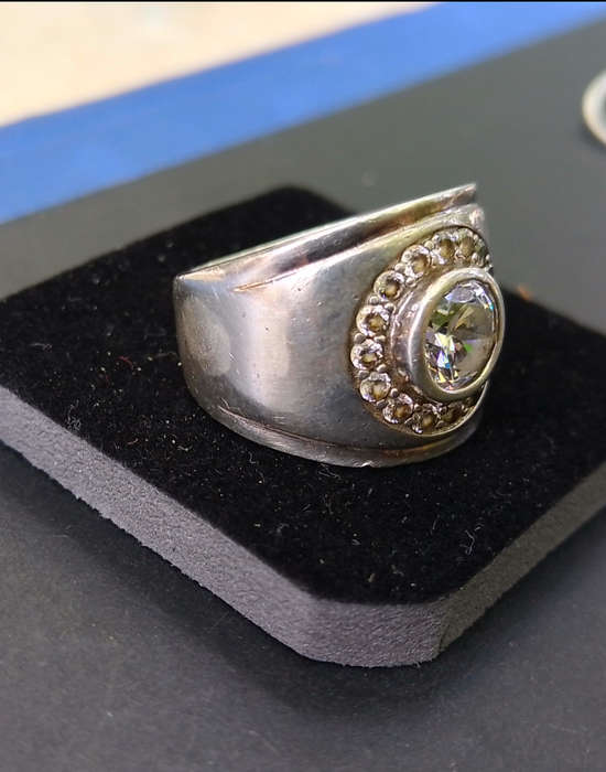 Beautiful CZ Ladies 925 Sterling Silver Ring