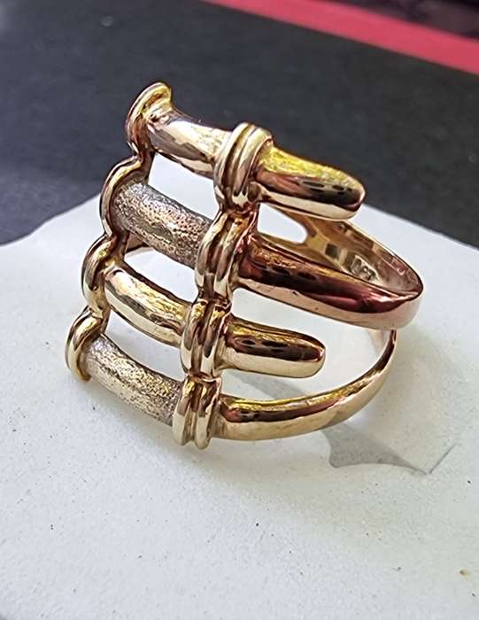 Beautiful `EVENING DRESS RING` Set in 9CT Yellow Gold. ( Genuine Gold)