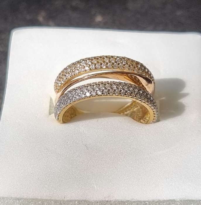 `DESIGNER` CZ / `TRIPPLE TONE` Twist 9CT `YELLOW, ROSE and WHITE` Gold Ring. ( Genuine Gold. )