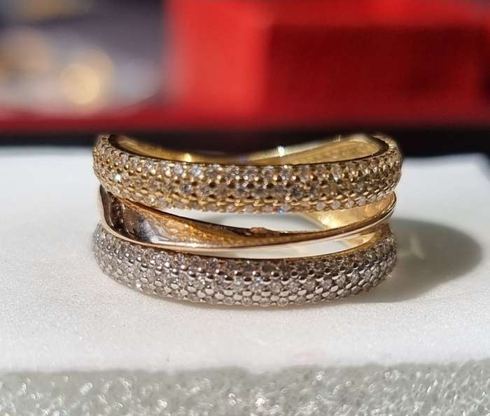 `DESIGNER` CZ / `TRIPPLE TONE` Twist 9CT `YELLOW, ROSE and WHITE` Gold Ring. ( Genuine Gold. )