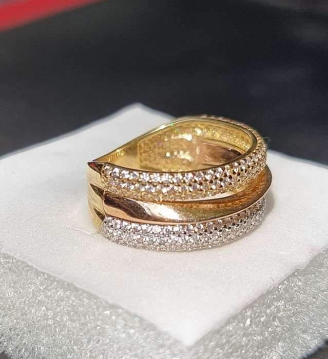 `DESIGNER` CZ / `TRIPPLE TONE` Twist 9CT `YELLOW, ROSE and WHITE` Gold Ring. ( Genuine Gold. )