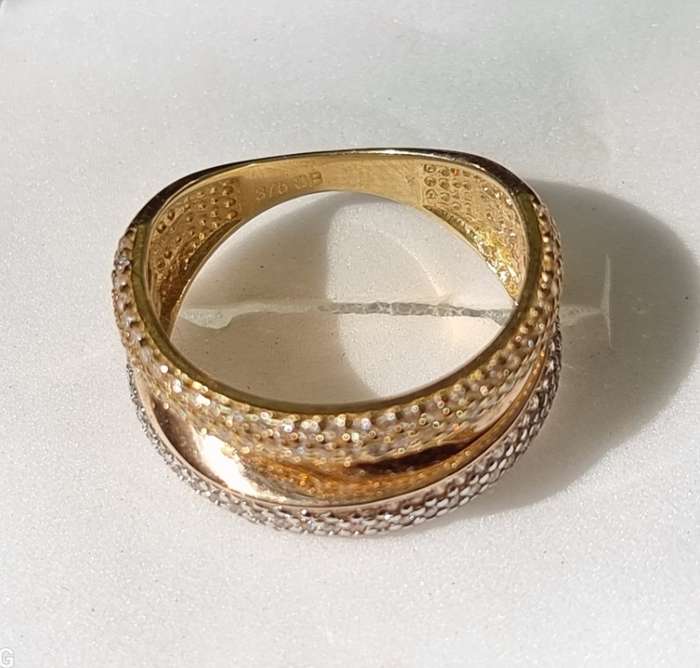`DESIGNER` CZ / `TRIPPLE TONE` Twist 9CT `YELLOW, ROSE and WHITE` Gold Ring. ( Genuine Gold. )