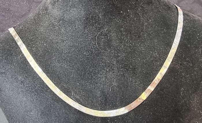 `ITALY` 9CT White Gold `SNAKE CHAIN` Necklace. ( Genuine Gold. )