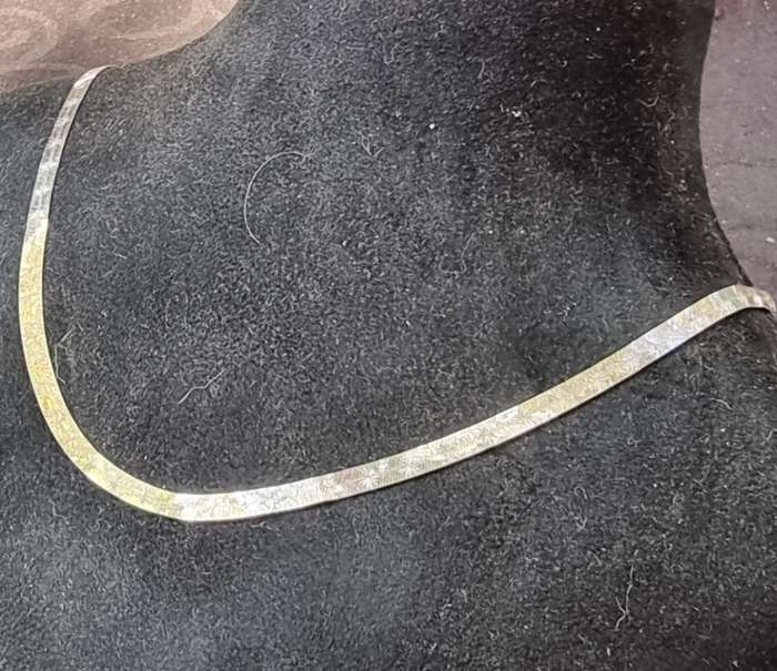 `ITALY` 9CT White Gold `SNAKE CHAIN` Necklace. ( Genuine Gold. )