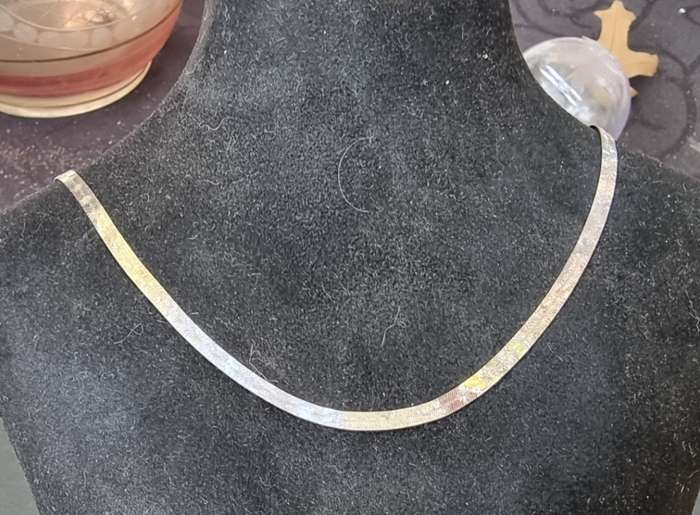 `ITALY` 9CT White Gold `SNAKE CHAIN` Necklace. ( Genuine Gold. )