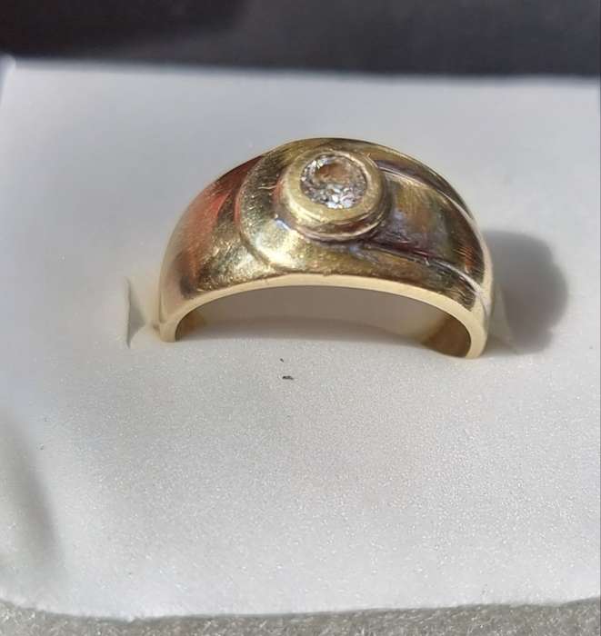 `NATURAL 0.30 CARAT DIAMOND` Set in a 9CT Gold Engagement Ring (Genuine Gold)