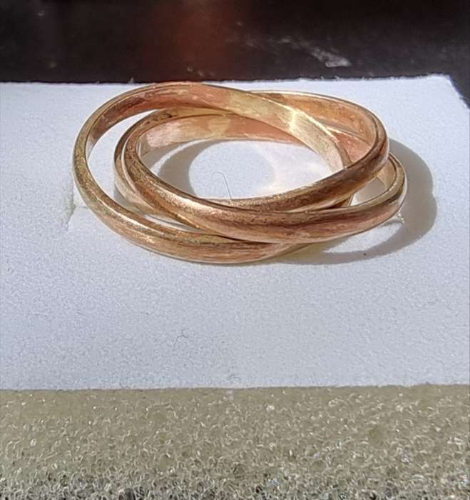 `TRINITY ROLLING` 9CT Yellow Gold `LOVE RING`. ( Genuine Gold. )
