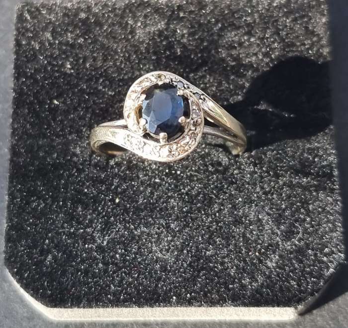 0.75 Carat `CORN FLOUR BLUE SAPPHIRE` Set in 14CT White Gold ( Genuine Gold. )
