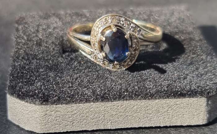 0.75 Carat `CORN FLOUR BLUE SAPPHIRE` Set in 14CT White Gold ( Genuine Gold. )