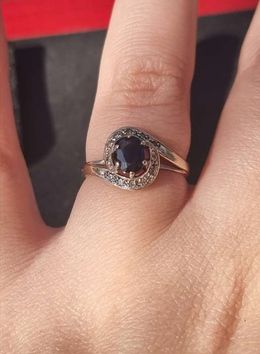 0.75 Carat `CORN FLOUR BLUE SAPPHIRE` Set in 14CT White Gold ( Genuine Gold. )