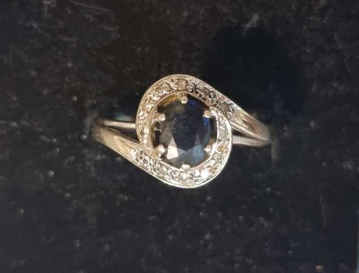 0.75 Carat `CORN FLOUR BLUE SAPPHIRE` Set in 14CT White Gold ( Genuine Gold. )