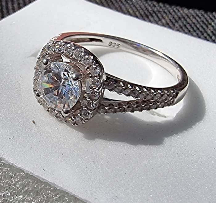 Round Cut CZ Halo 925 Sterling Silver Ring.( Genuine Silver. )