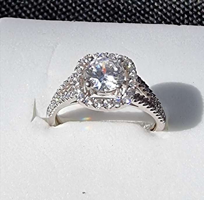 Round Cut CZ Halo 925 Sterling Silver Ring.( Genuine Silver. )