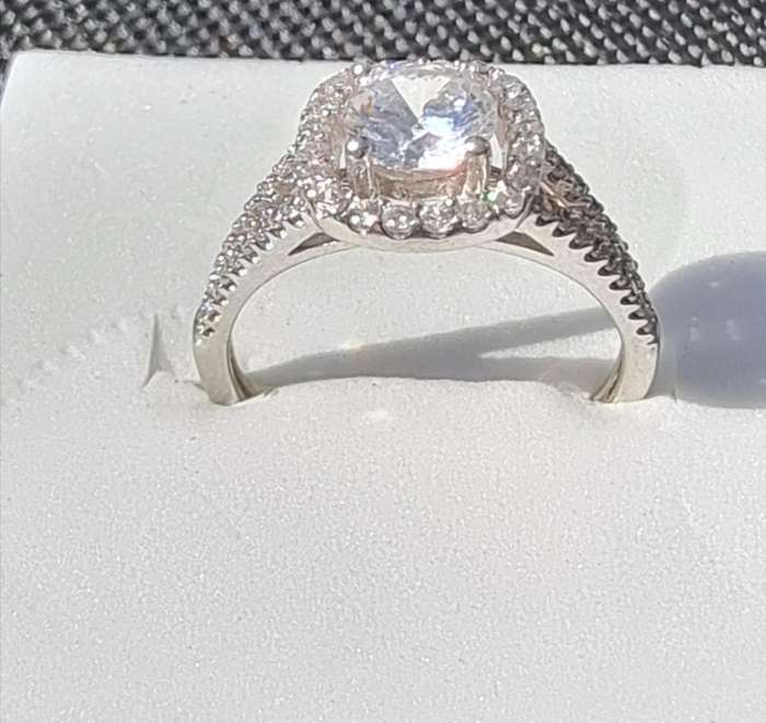 Round Cut CZ Halo 925 Sterling Silver Ring.( Genuine Silver. )