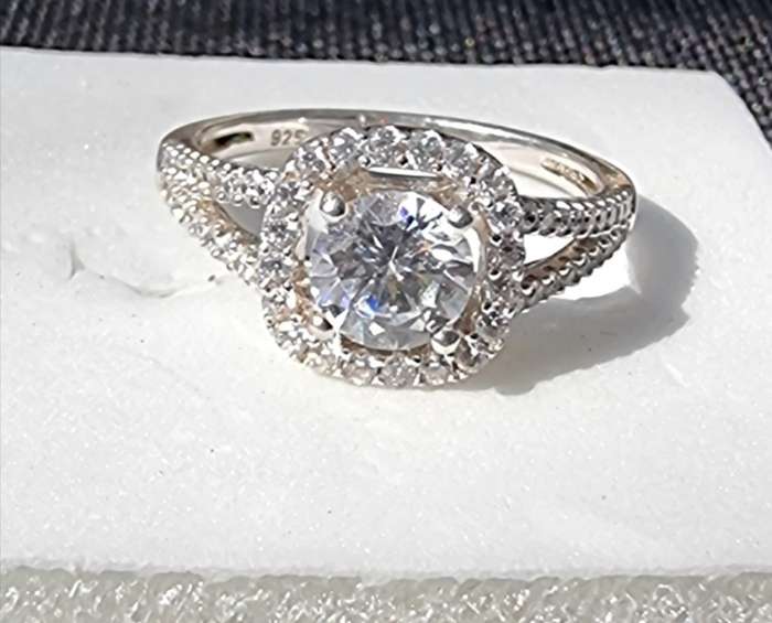 Round Cut CZ Halo 925 Sterling Silver Ring.( Genuine Silver. )