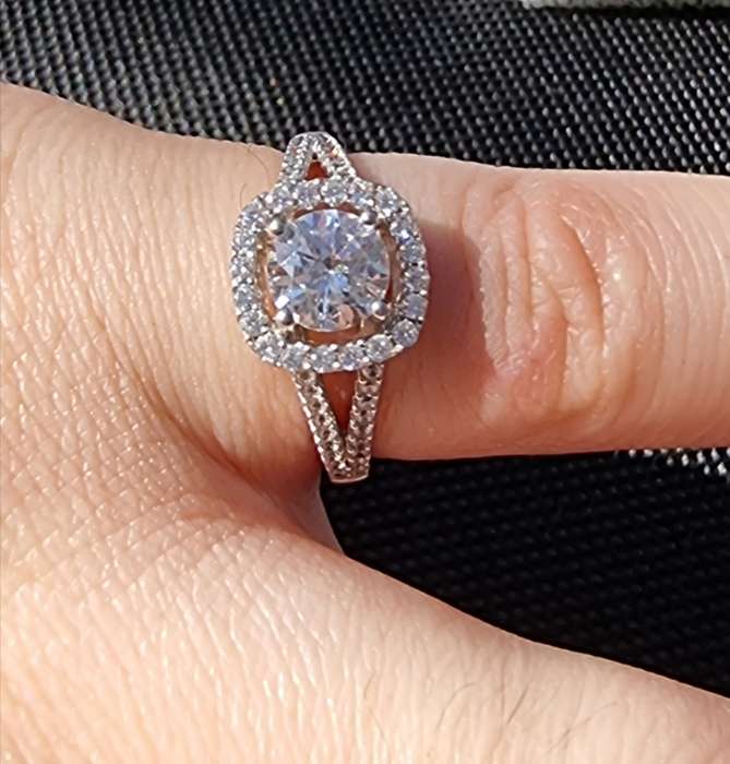 Round Cut CZ Halo 925 Sterling Silver Ring.( Genuine Silver. )