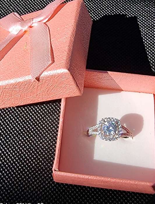 Round Cut CZ Halo 925 Sterling Silver Ring.( Genuine Silver. )