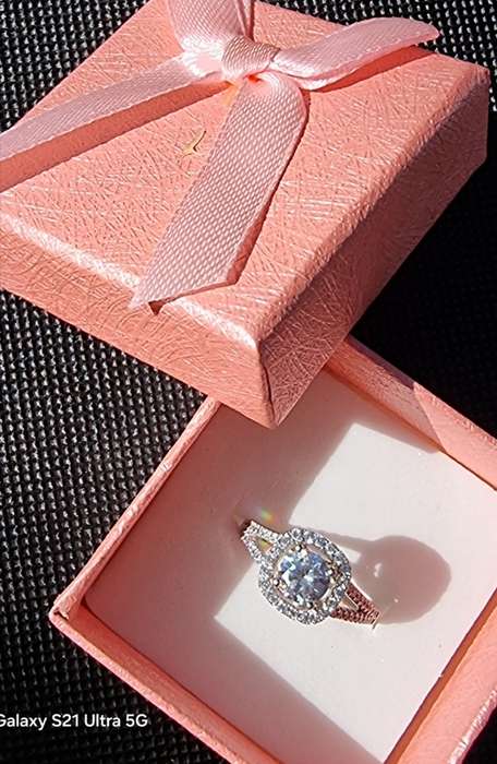Round Cut CZ Halo 925 Sterling Silver Ring.( Genuine Silver. )