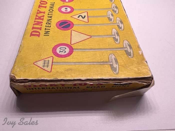 DINKY TOYS #771 INTERNATIONAL ROAD SIGNS in ORIGINAL BOX