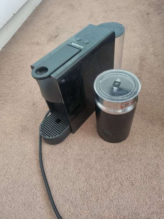 Nespresso Essenza Mini Coffee Machine - With Frother