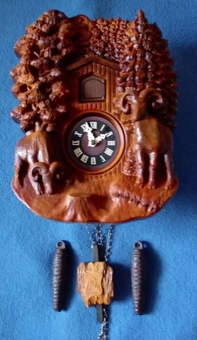Unusual cuckoo clock, keeps time and cuckoo has pleasant dulcet tone