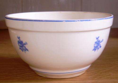 Retro "Lufado" mixing bowl. Made in Portugal.Approx. 15.5cmw x 8h