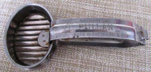 Retro " Pullan" Rostfritt Stal Egg Silver. Sweeden. Circa 1950's. Approx. 15 cm Long